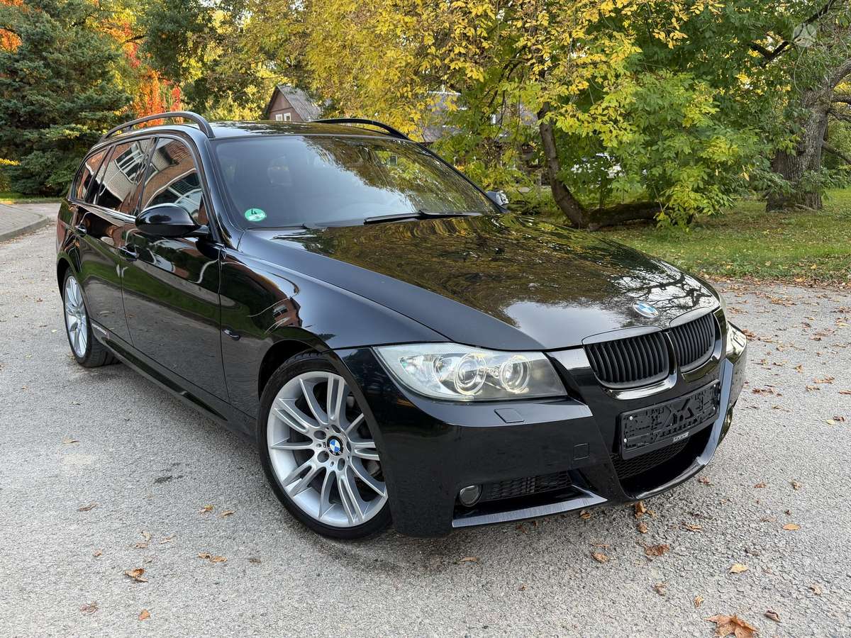 BMW 320 2006 — вигляд ззаду