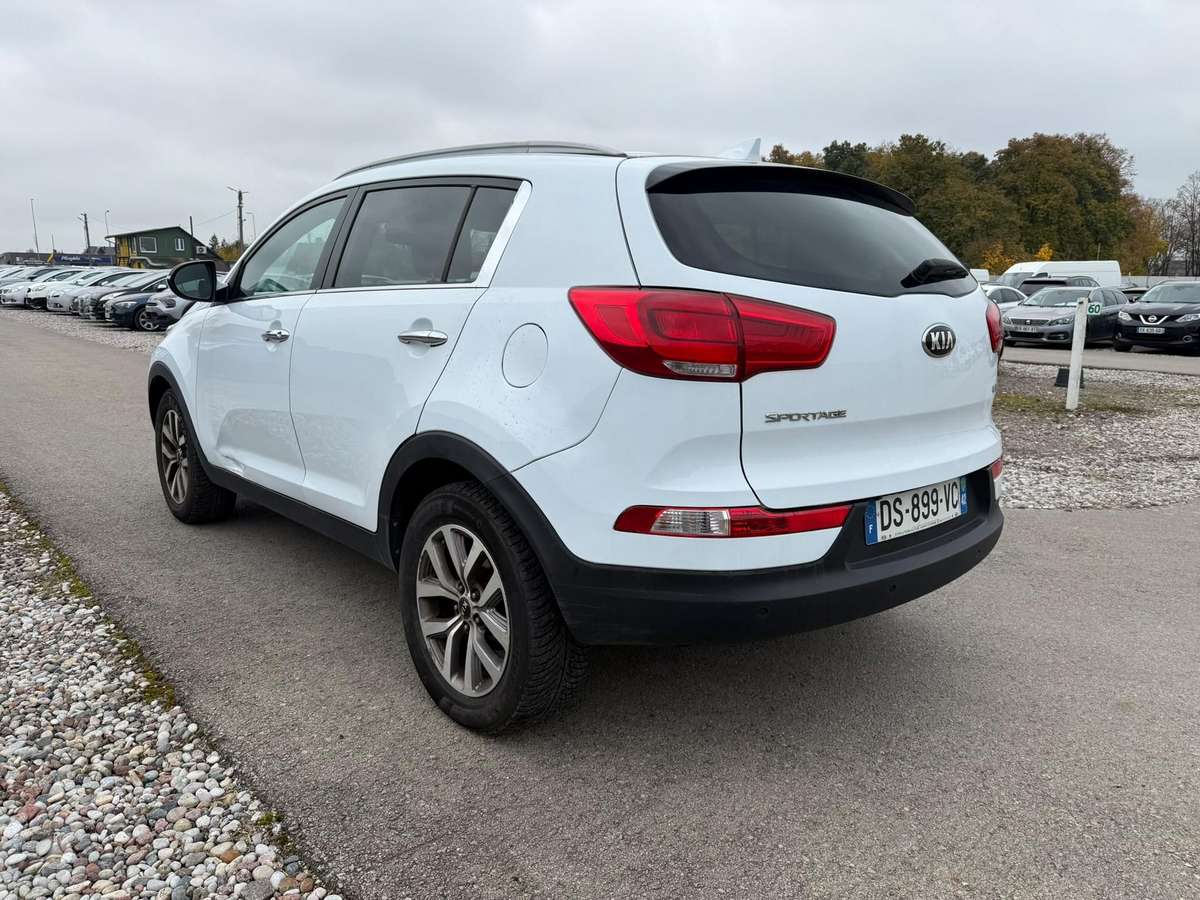 Kia Sportage 2015 — вигляд ззаду