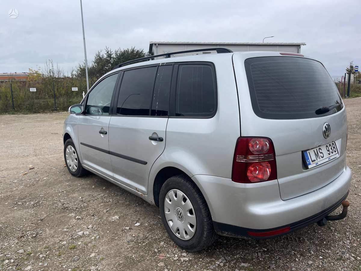 Volkswagen Touran 2007 — вигляд ззаду