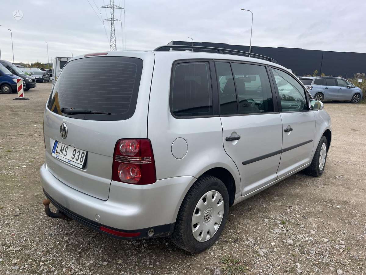Volkswagen Touran 2007 — салон