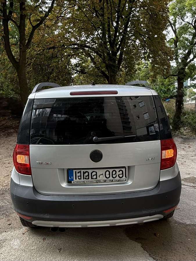 Skoda Yeti 2009 — rear view