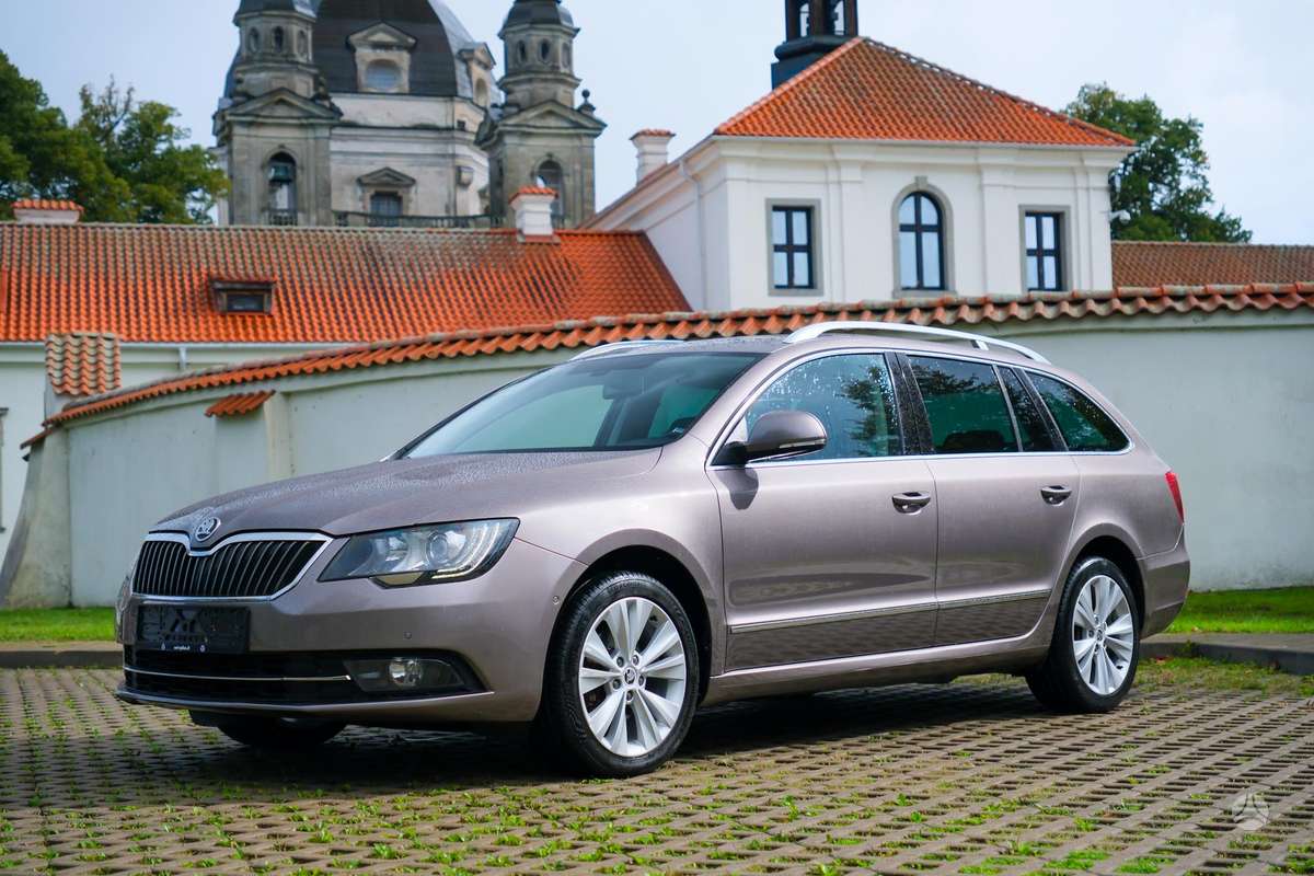 Skoda Superb 2014 — салон