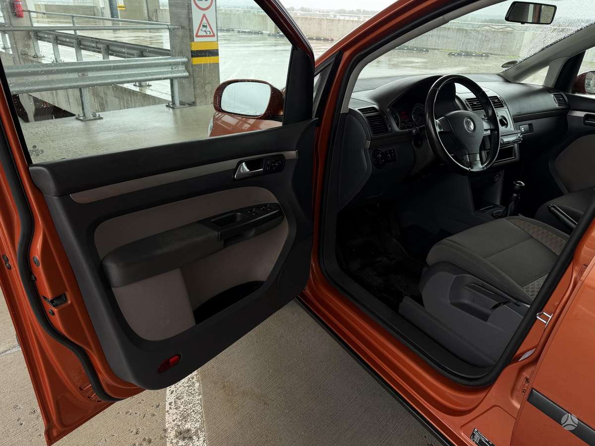 Volkswagen Touran 2008 — photo 14