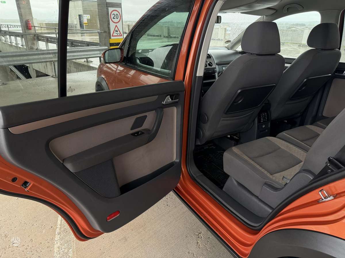 Volkswagen Touran 2008 — photo 16