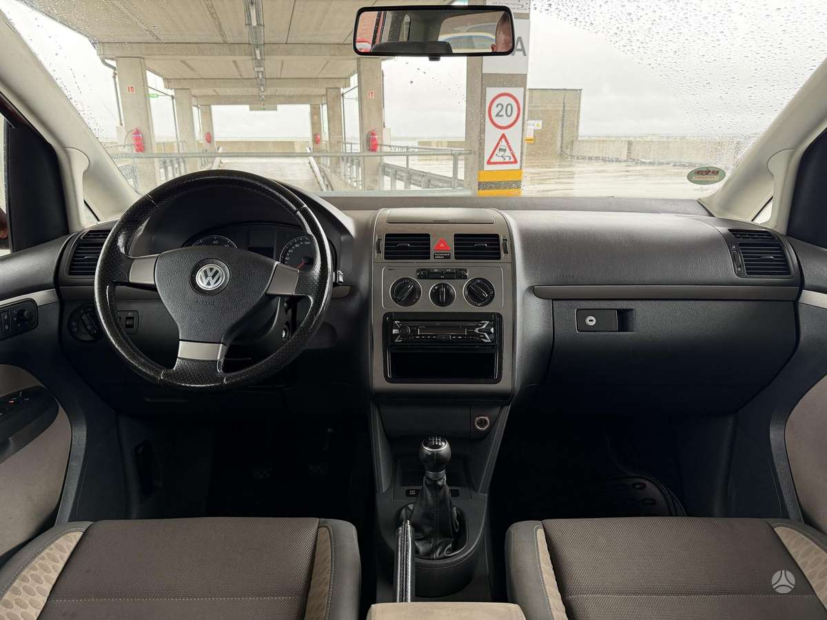 Volkswagen Touran 2008 — photo 17