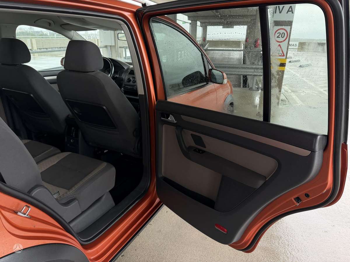 Volkswagen Touran 2008 — photo 18
