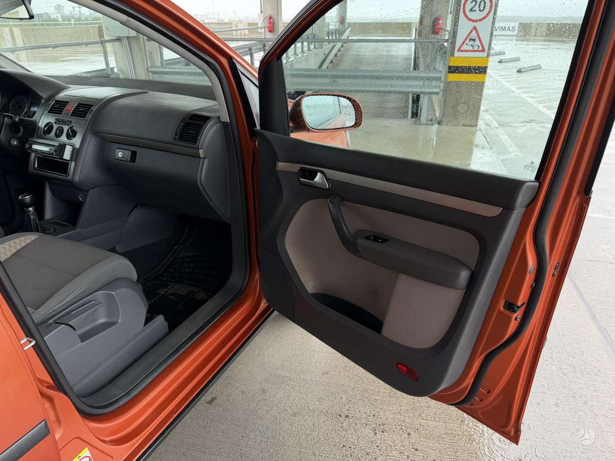 Volkswagen Touran 2008 — photo 19