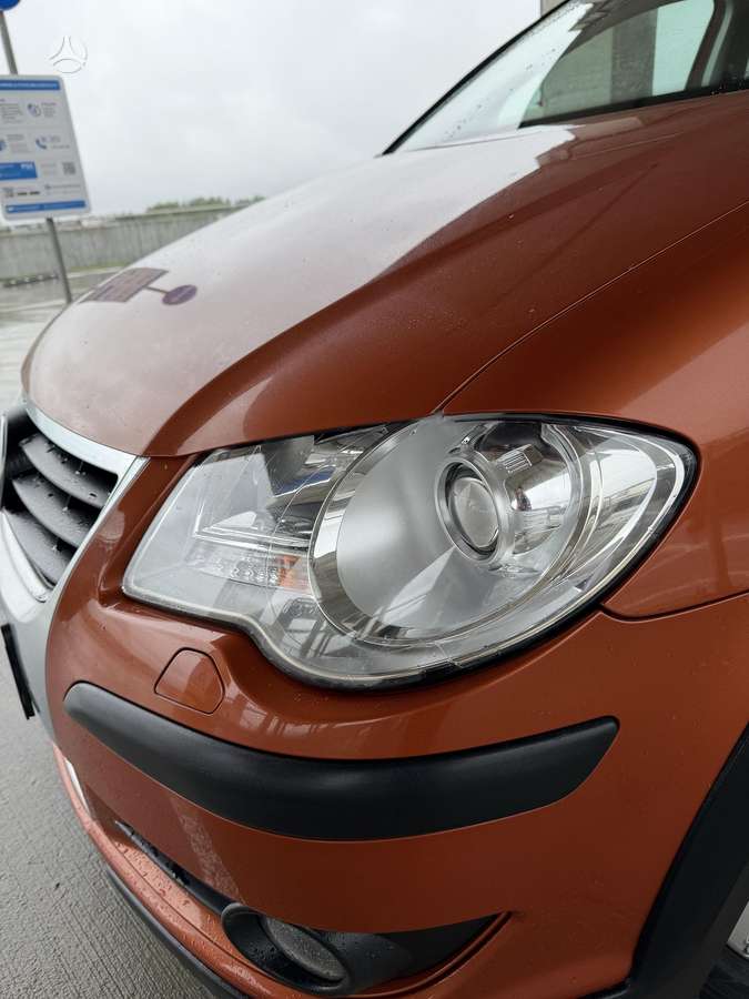 Volkswagen Touran 2008 — rear view