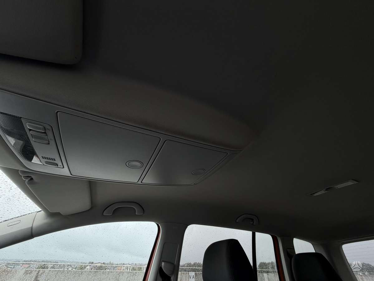 Volkswagen Touran 2008 — photo 21