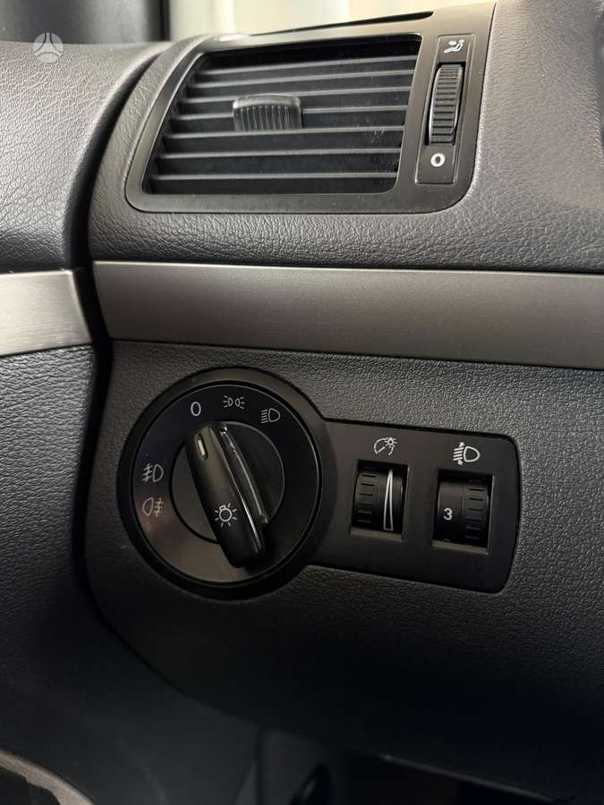 Volkswagen Touran 2008 — photo 25
