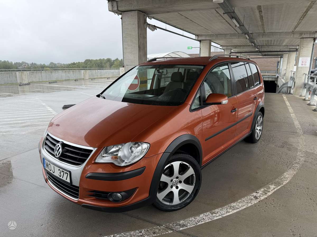 Volkswagen Touran 2008 — interior