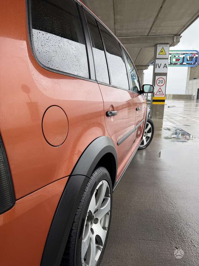 Volkswagen Touran 2008 — photo 8