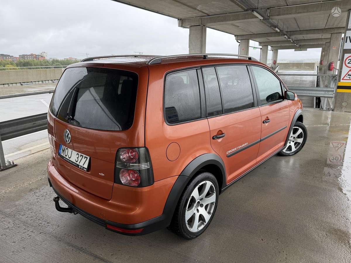 Volkswagen Touran 2008 — photo 9