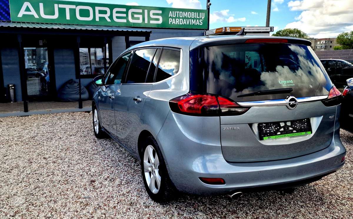 Opel Zafira 2013 — photo 11