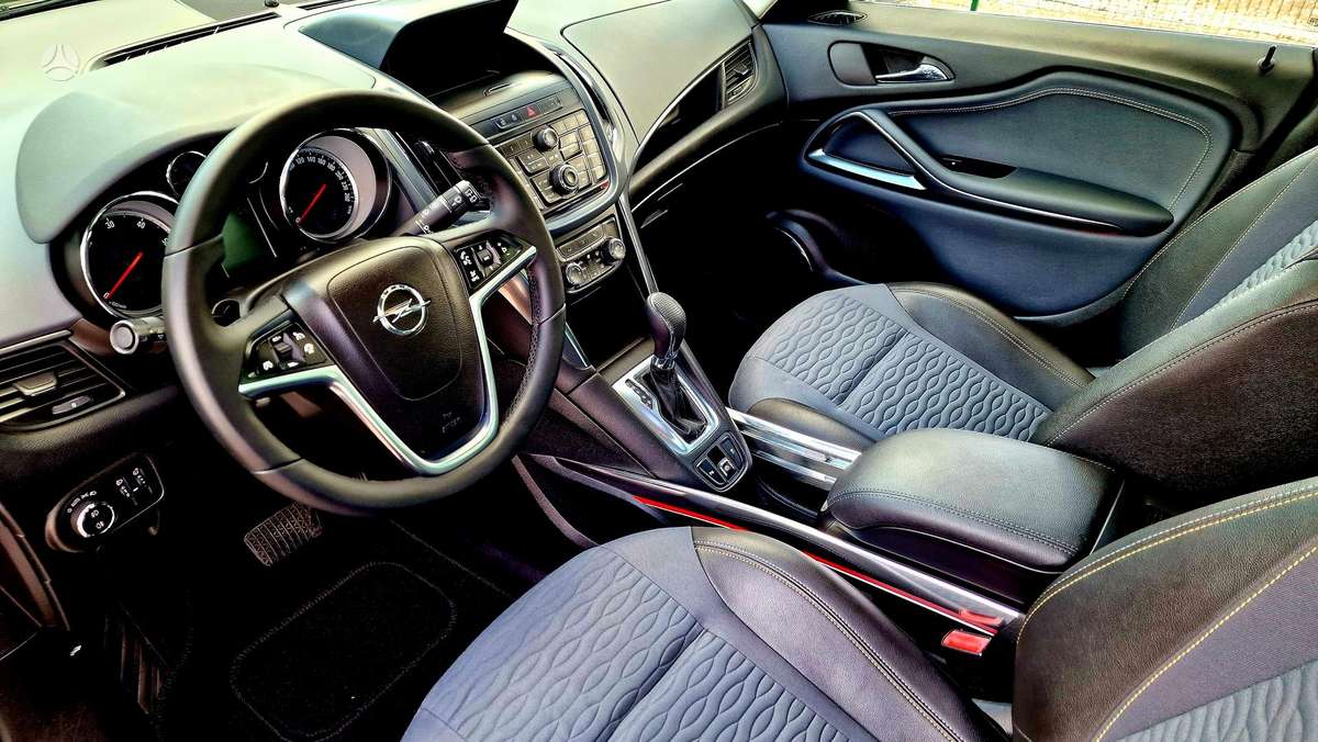 Opel Zafira 2013 — photo 12