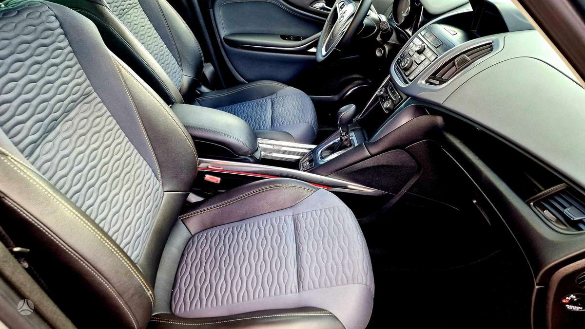 Opel Zafira 2013 — photo 14