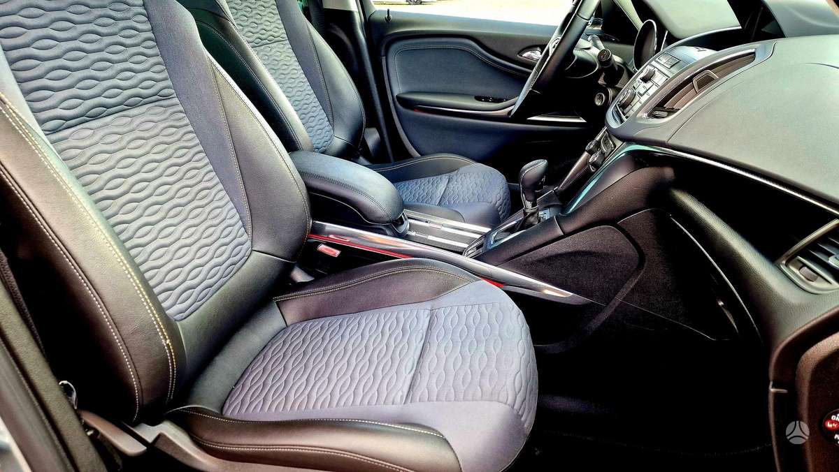 Opel Zafira 2013 — photo 15