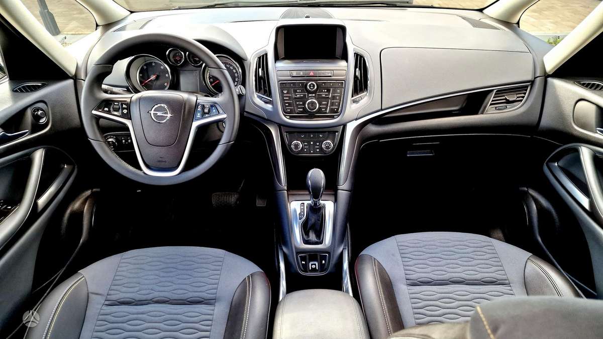 Opel Zafira 2013 — photo 16