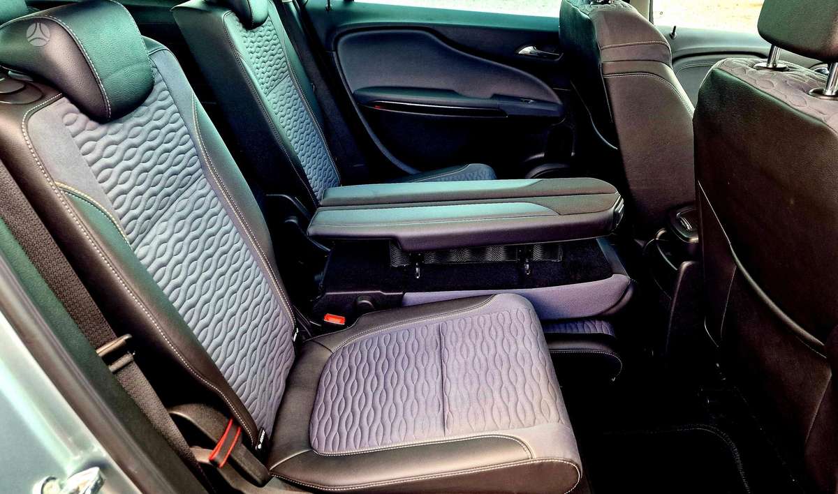 Opel Zafira 2013 — photo 17