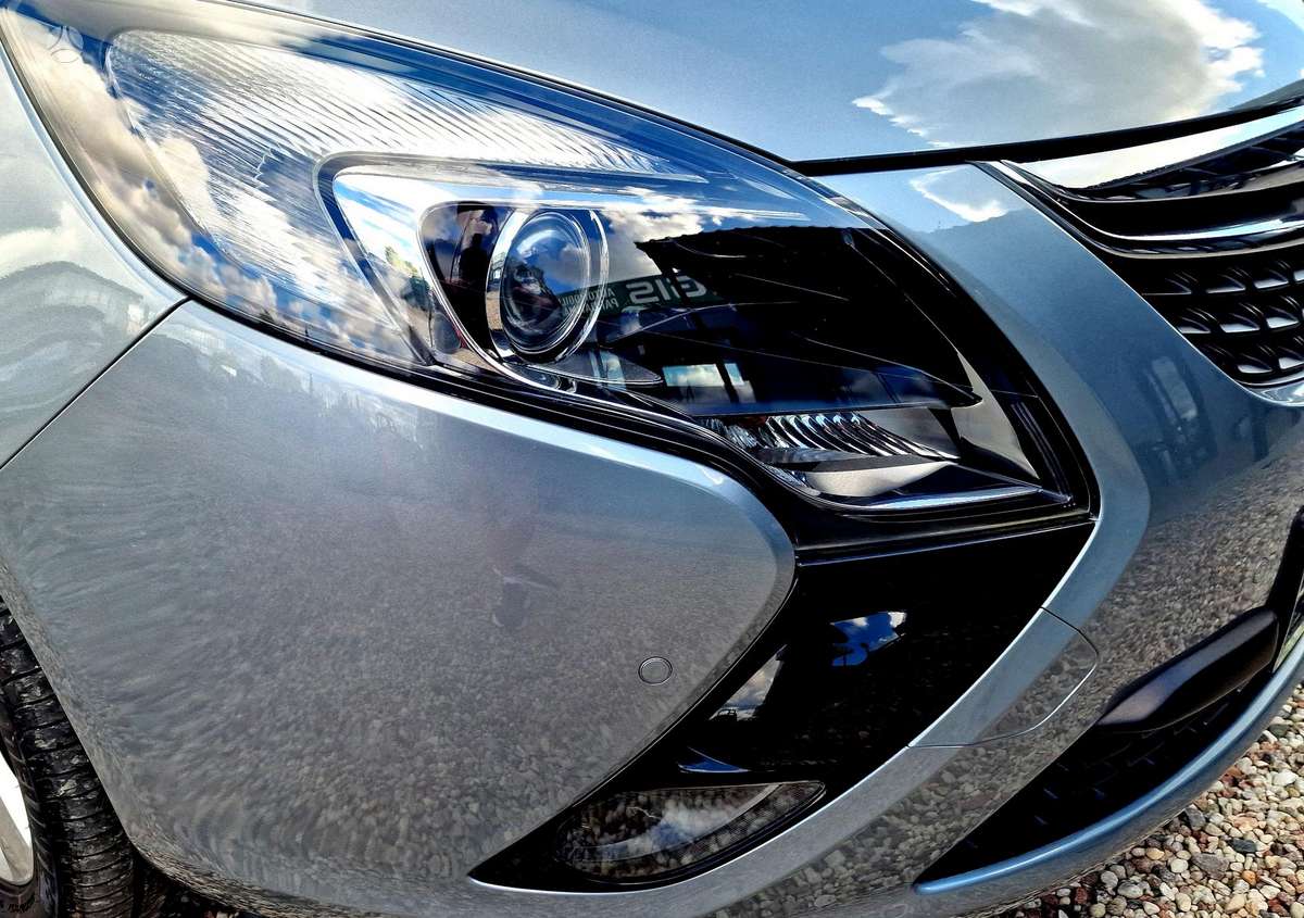 Opel Zafira 2013 — photo 22