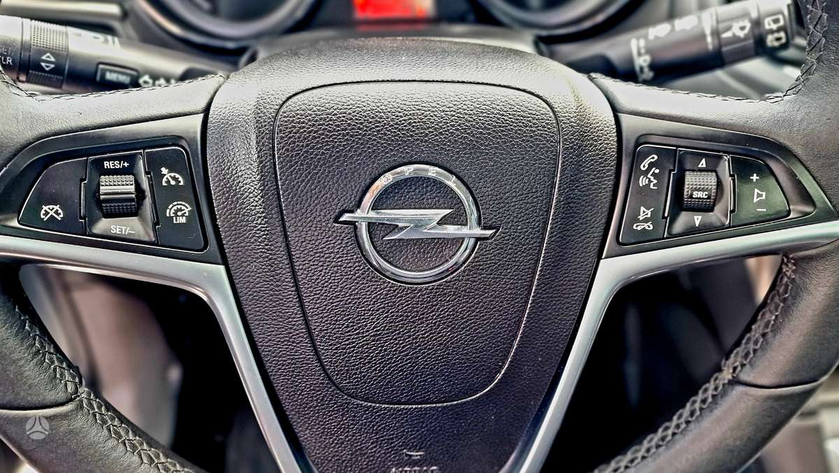 Opel Zafira 2013 — photo 29
