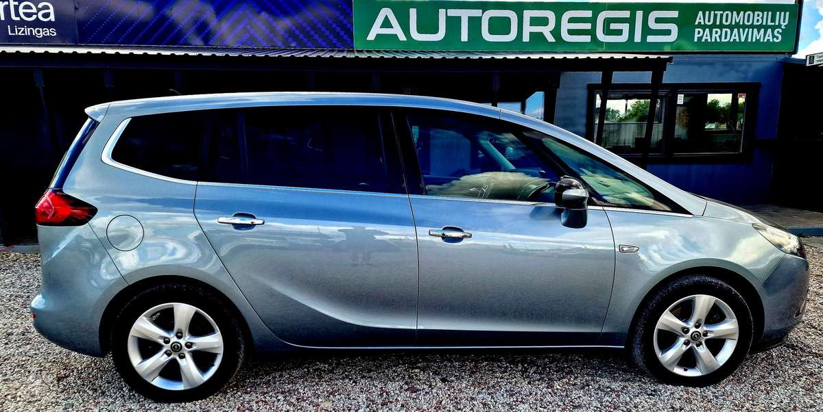 Opel Zafira 2013 — interior