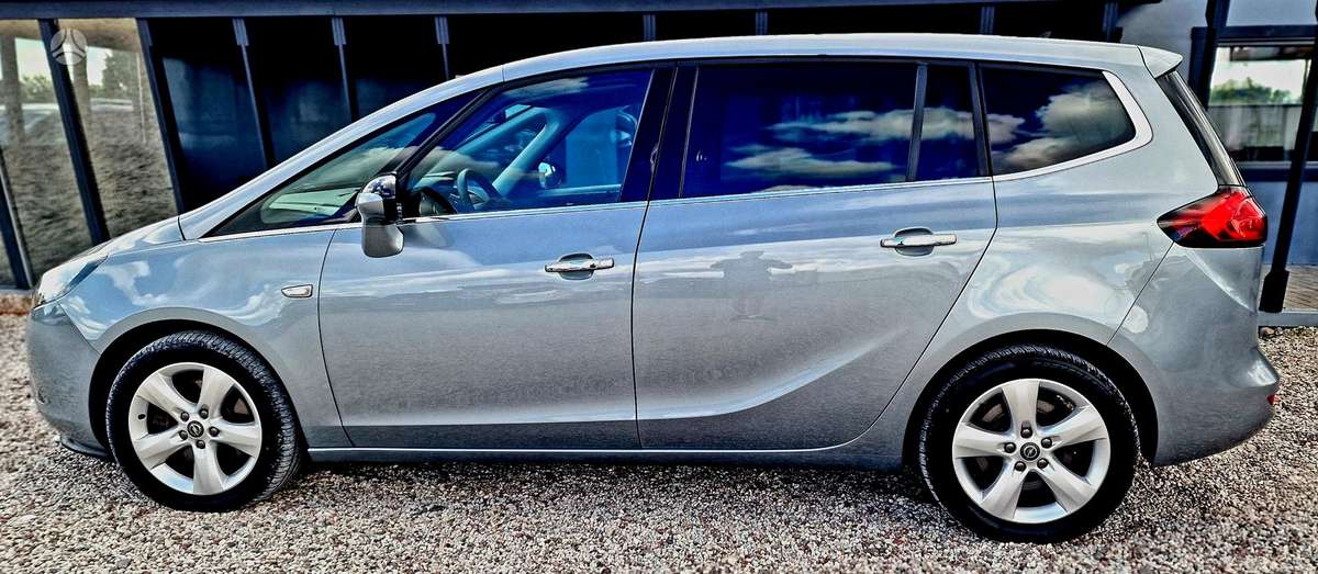 Opel Zafira 2013 — engine 2000 cm³, 165 HP (121kW)