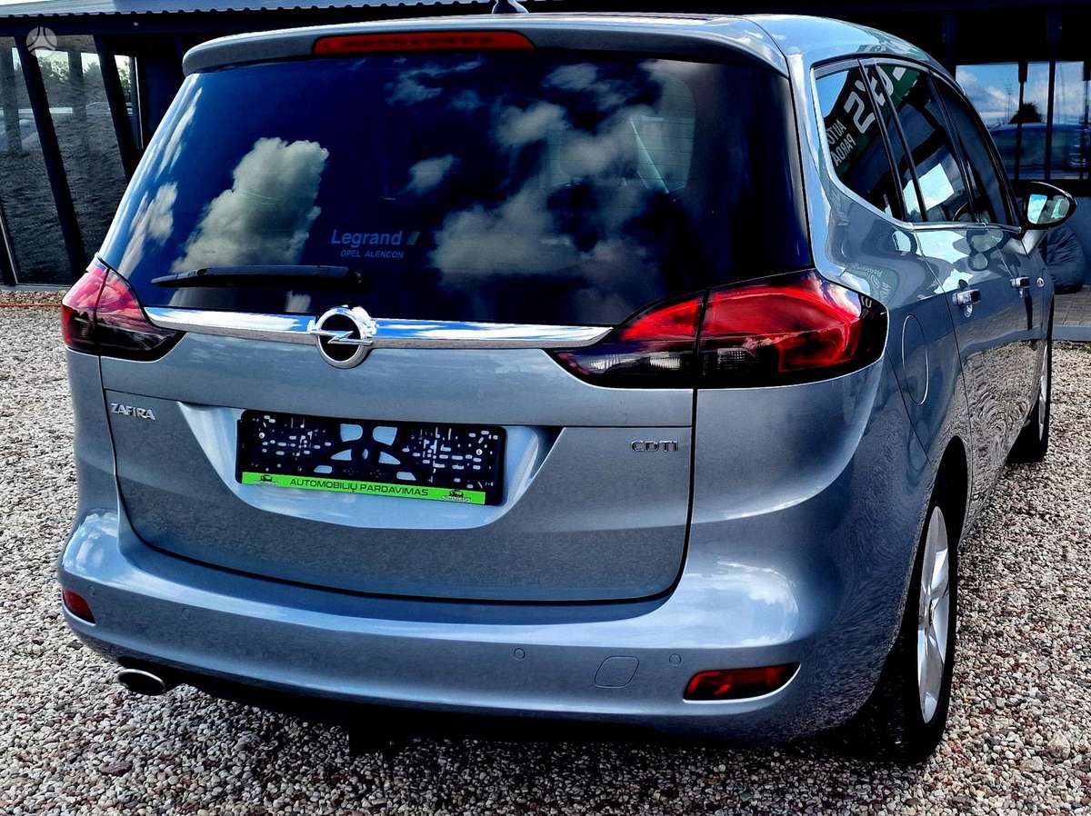 Opel Zafira 2013 — photo 9