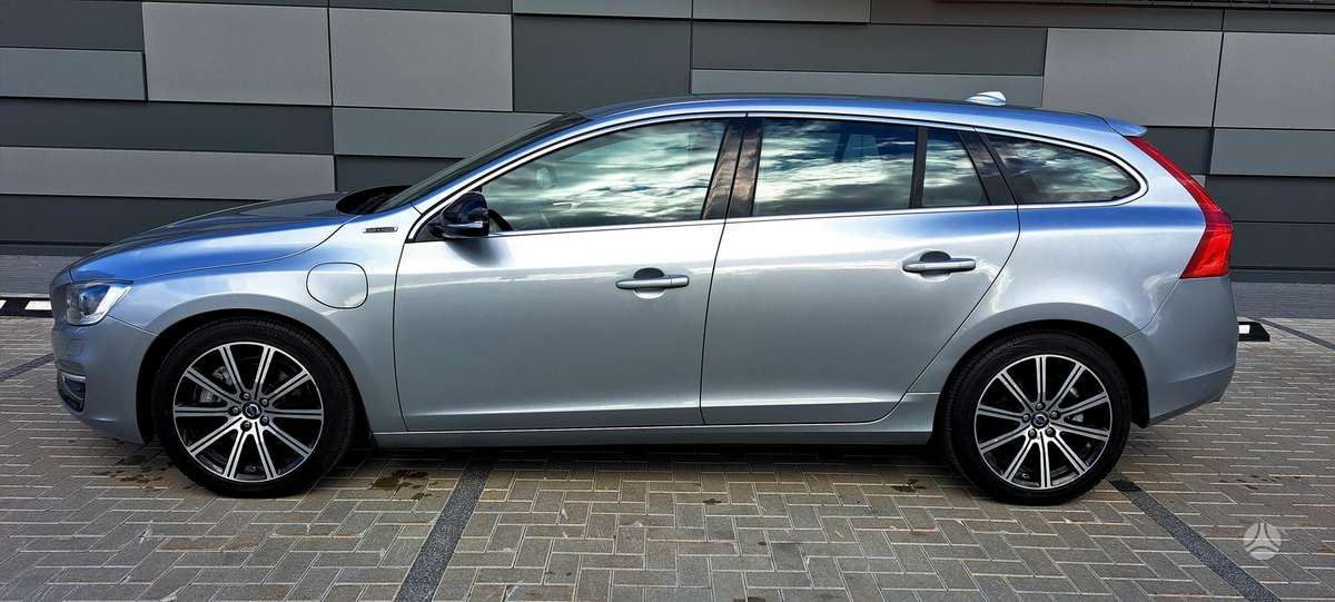 Volvo V60 2014 — салон