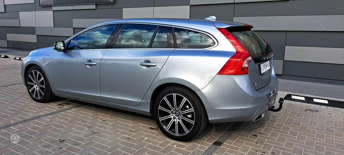 Volvo V60 2014 — двигун 215 HP (158kW)