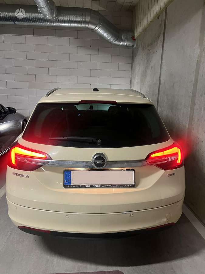 Opel Insignia 2015 — rear view