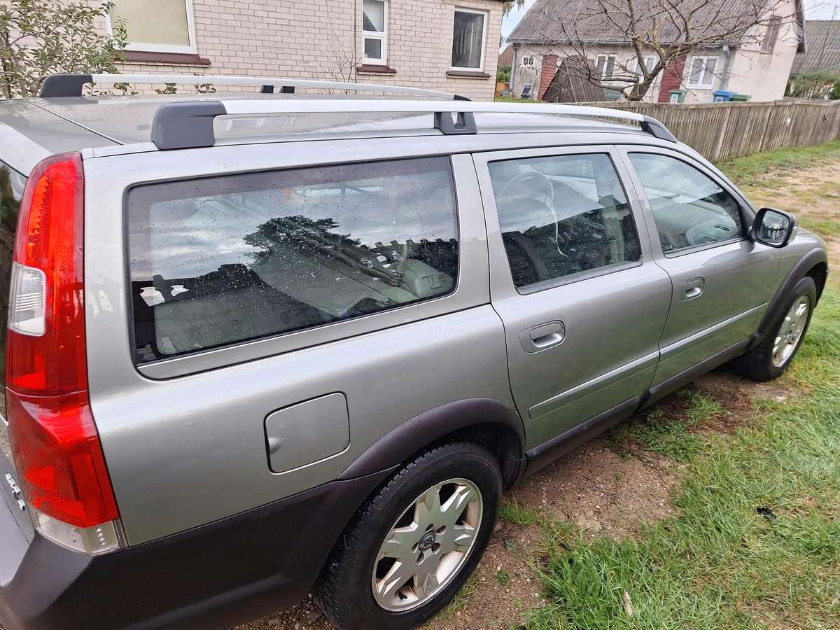 Volvo XC70 2006 — двигун 2521 cm³, 209 HP (154kW)