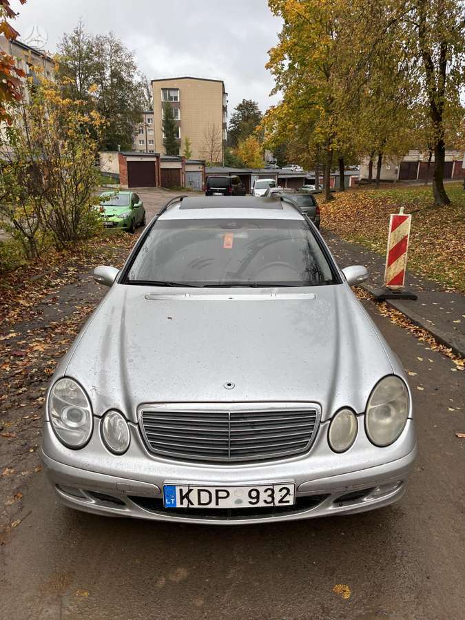 Mercedes-Benz E280 2005 — rear view