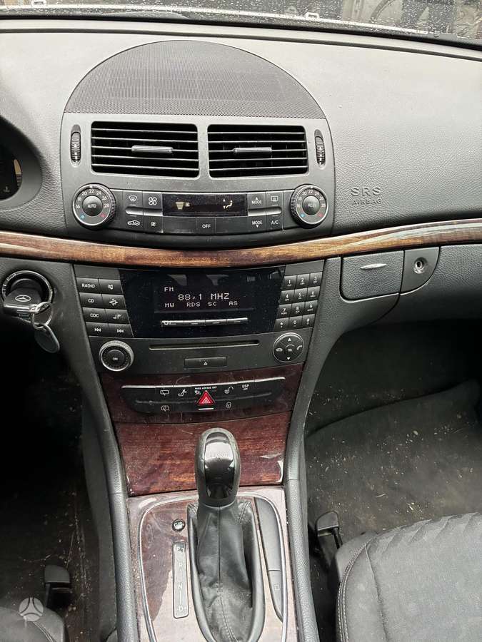 Mercedes-Benz E280 2005 — photo 8