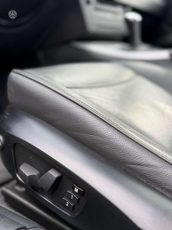 BMW 320 2009 — photo 11