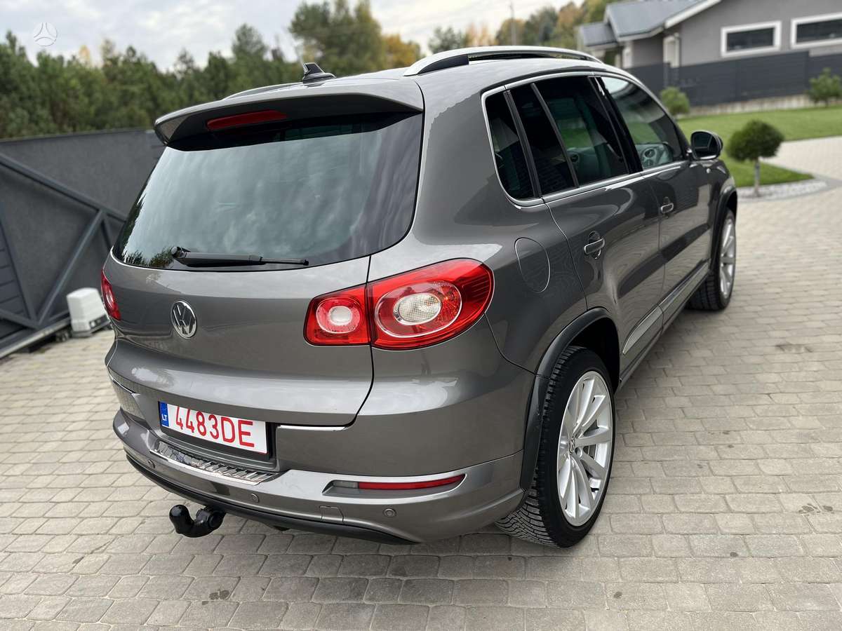 Volkswagen Tiguan 2010 — салон