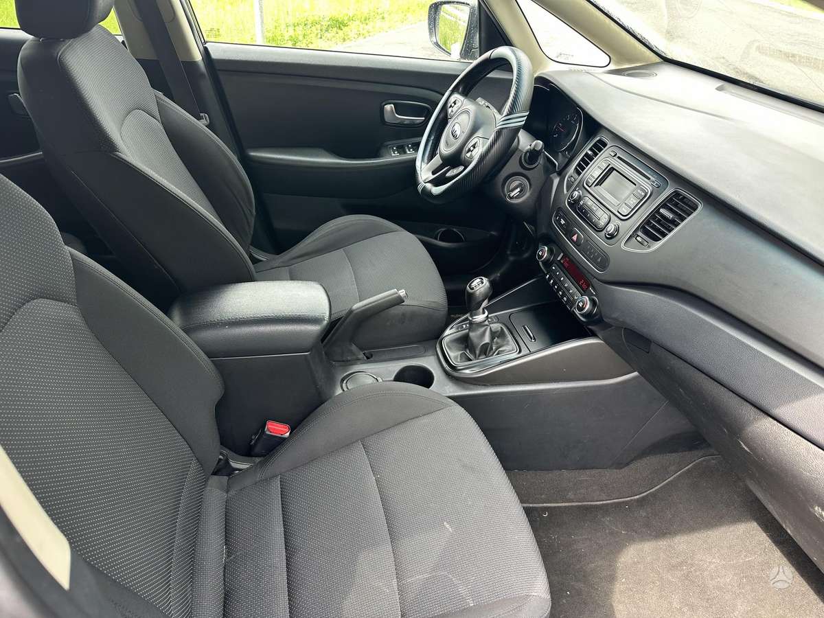 Kia Carens 2014 — photo 15