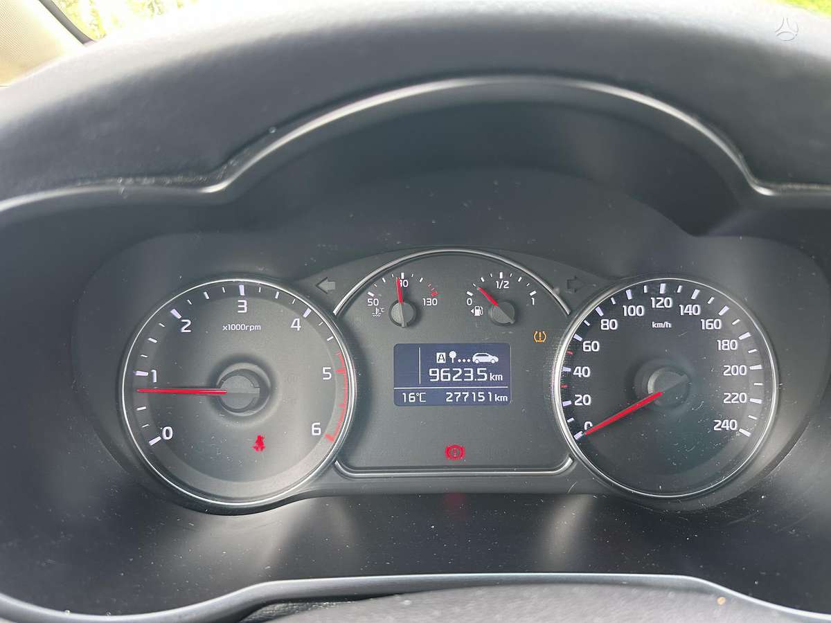 Kia Carens 2014 — photo 18