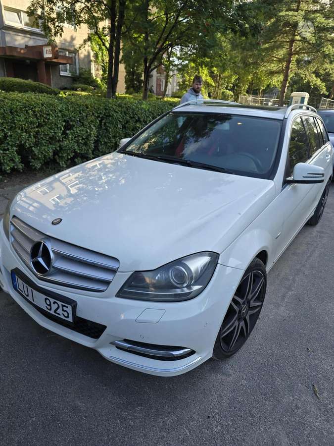 Mercedes-Benz C220 2012 — photo 10