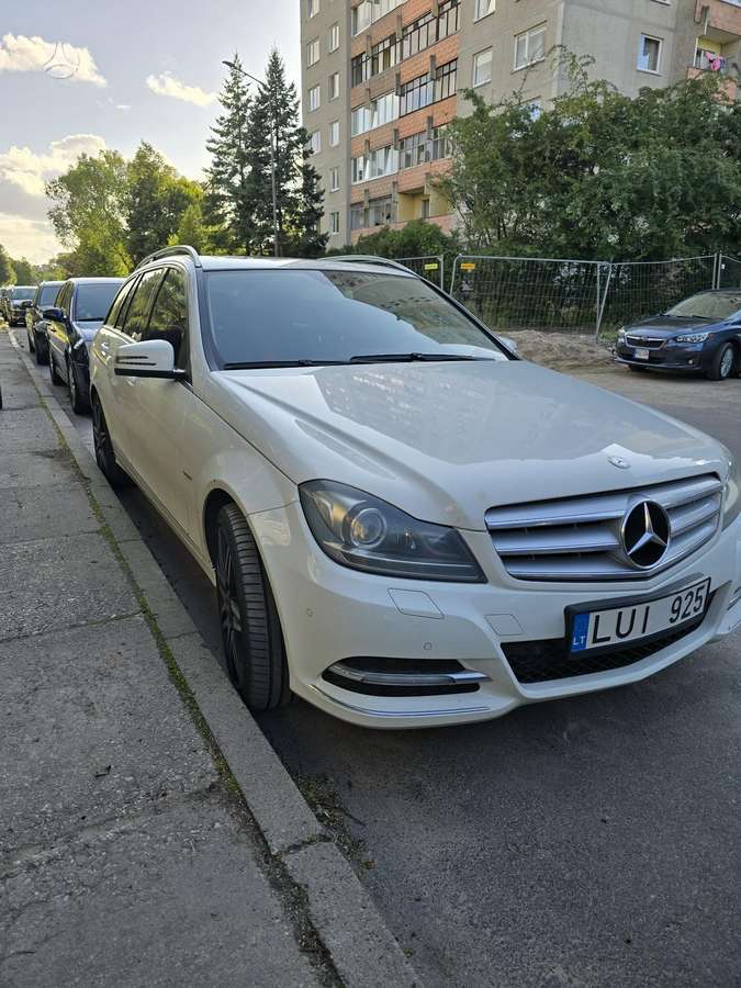 Mercedes-Benz C220 2012 — rear view