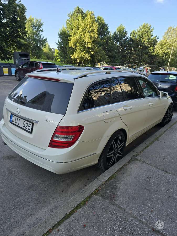 Mercedes-Benz C220 2012 — interior