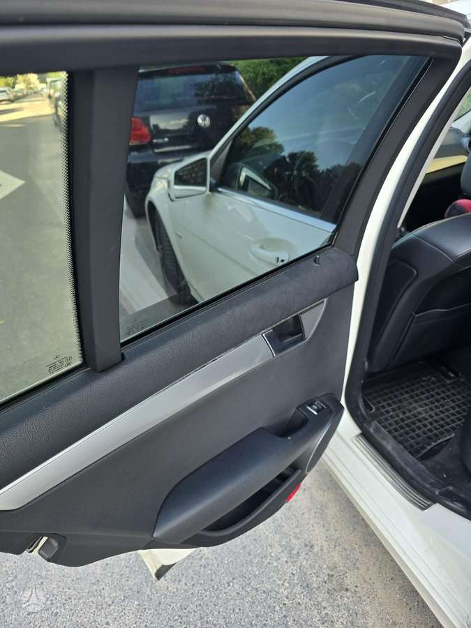 Mercedes-Benz C220 2012 — photo 7