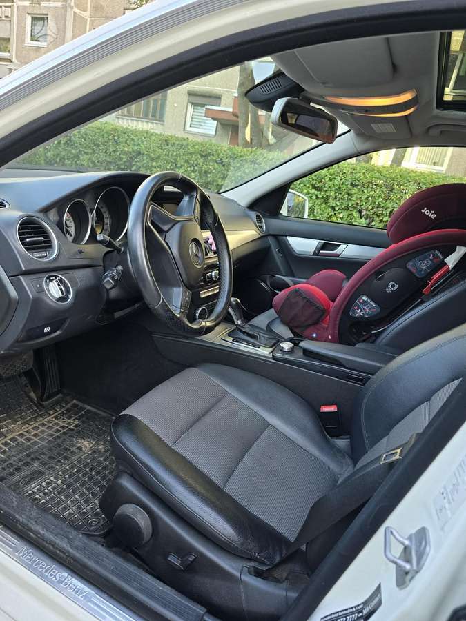 Mercedes-Benz C220 2012 — photo 8