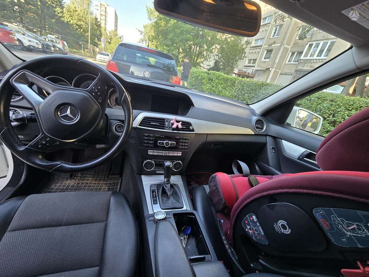 Mercedes-Benz C220 2012 — photo 9