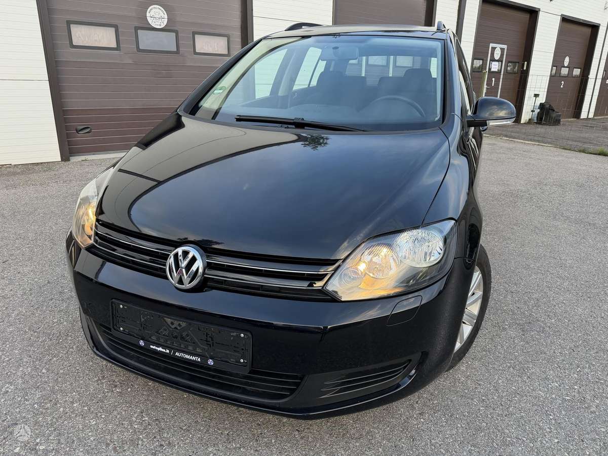 Volkswagen Golf 2012 — interior