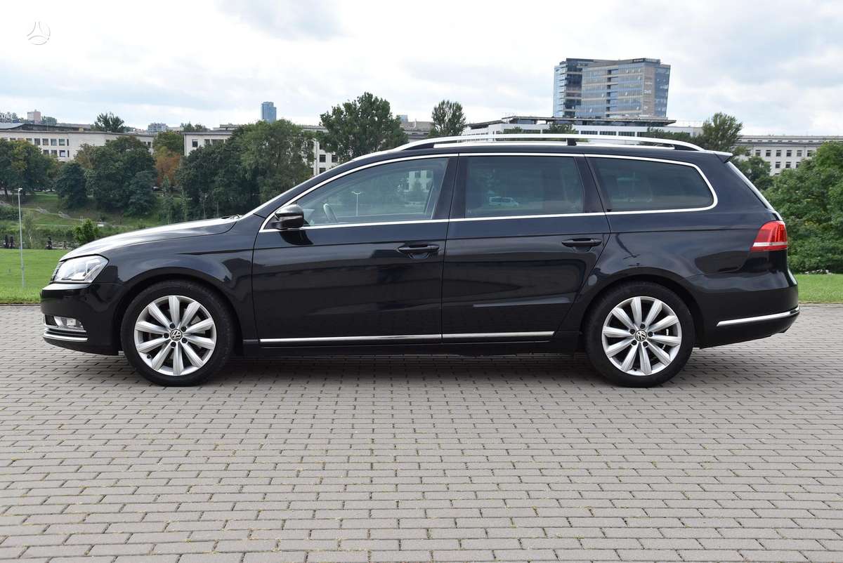 Volkswagen Passat 2012 — interior