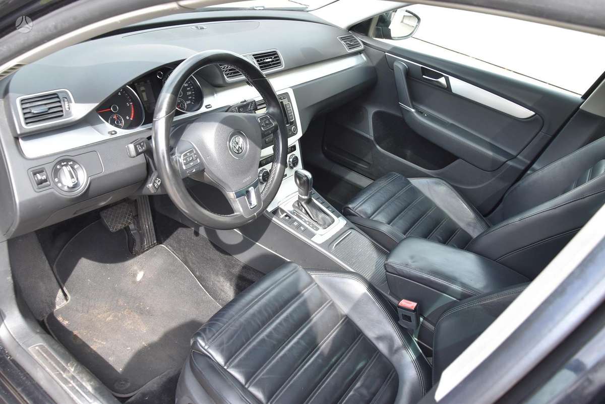 Volkswagen Passat 2012 — photo 8