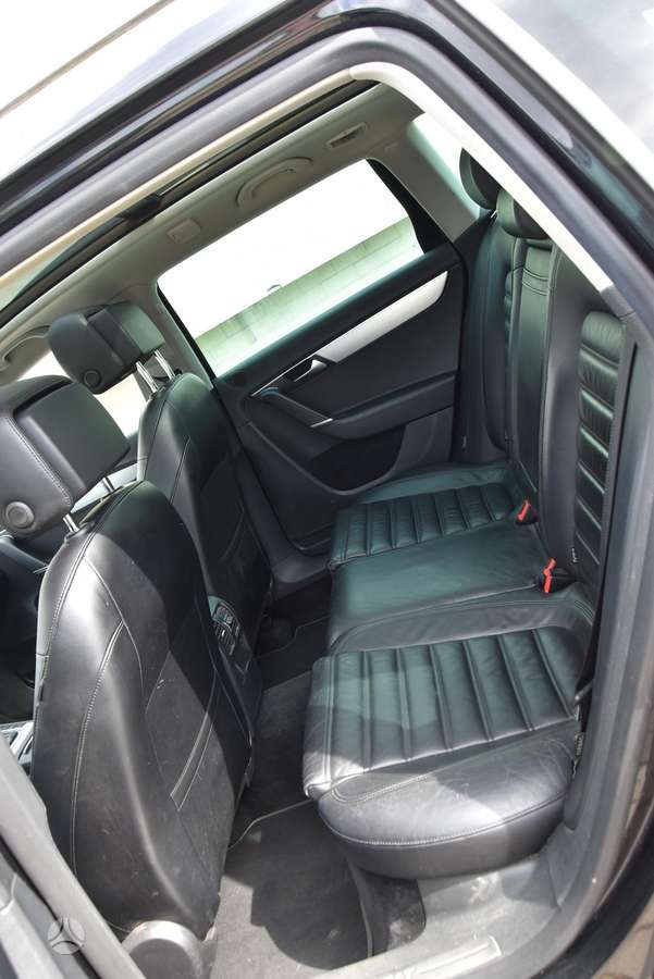 Volkswagen Passat 2012 — photo 9
