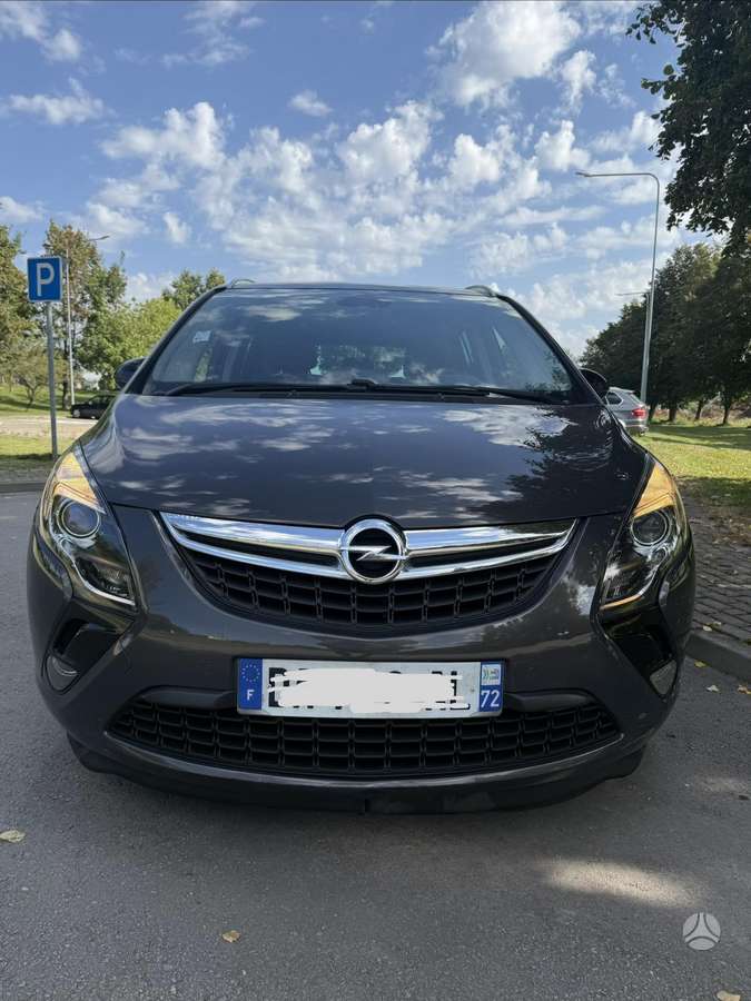 Opel Zafira 2013 — салон