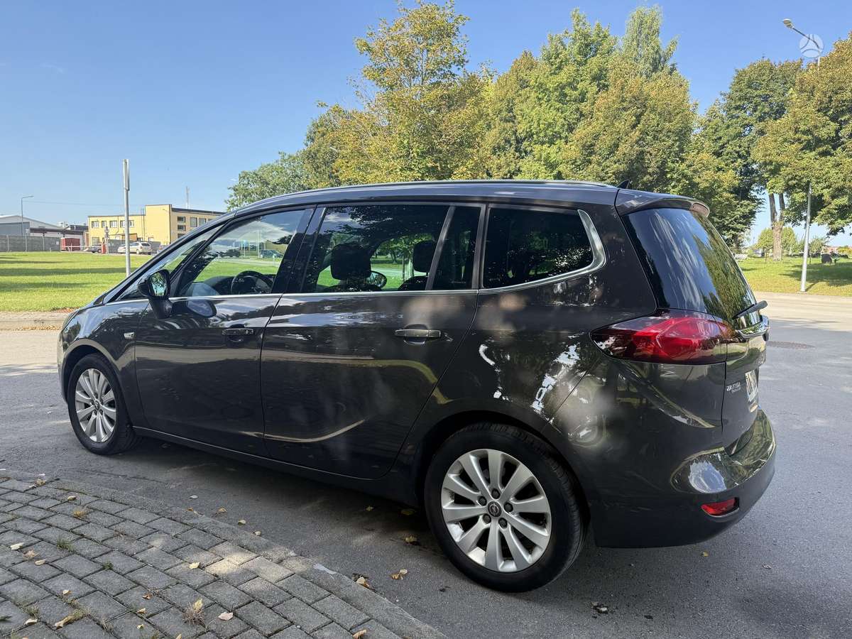 Opel Zafira 2013 — двигун 1600 cm³